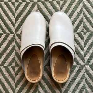 Rare Bryr clogs, white, low heel, worker clog